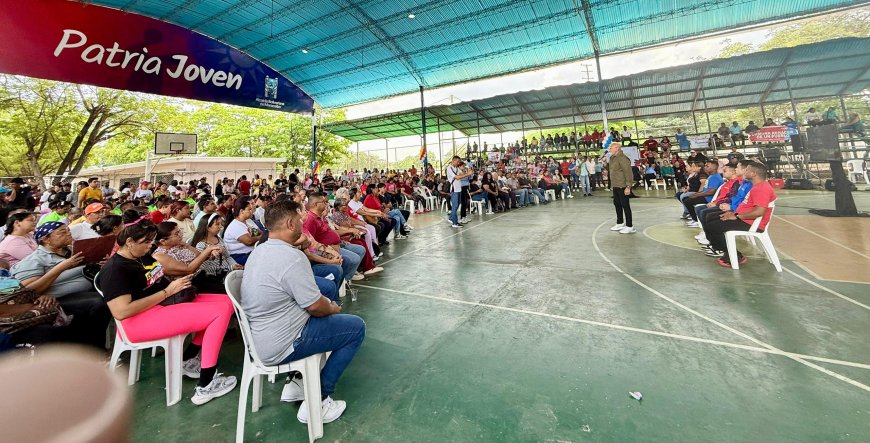 Di Martino entregó financiamiento a proyectos aprobados en Consulta de la Juventud