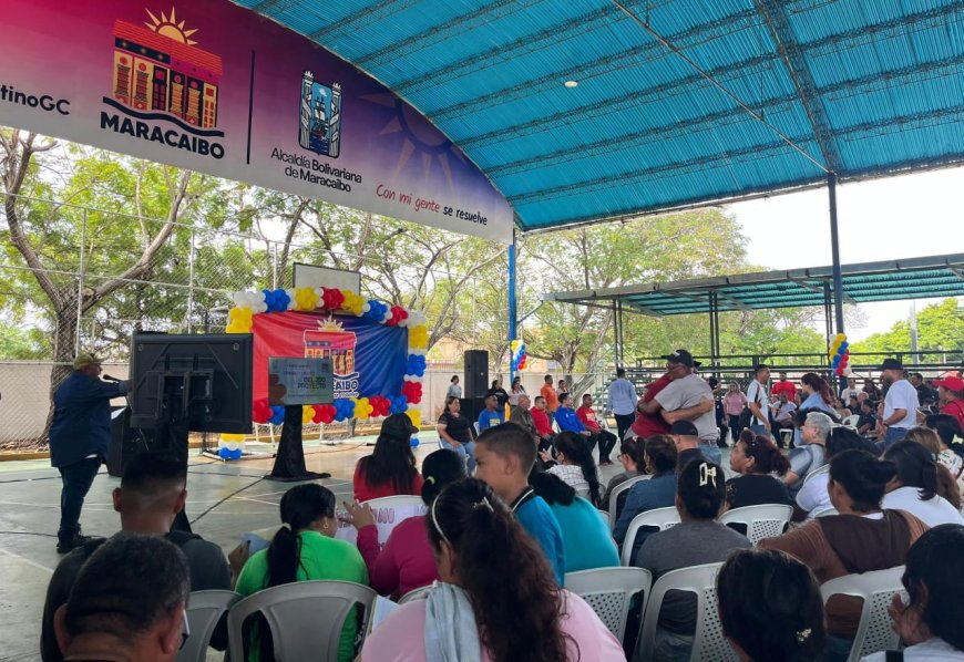 Di Martino entregó financiamiento a proyectos aprobados en Consulta de la Juventud