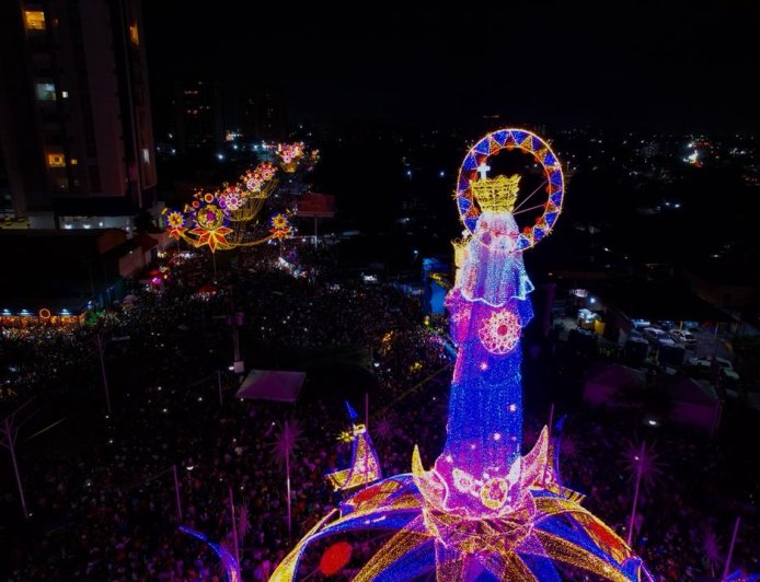 Luis Caldera y Di Martino caminaron junto a un pueblo feliz encendido de Bellavista