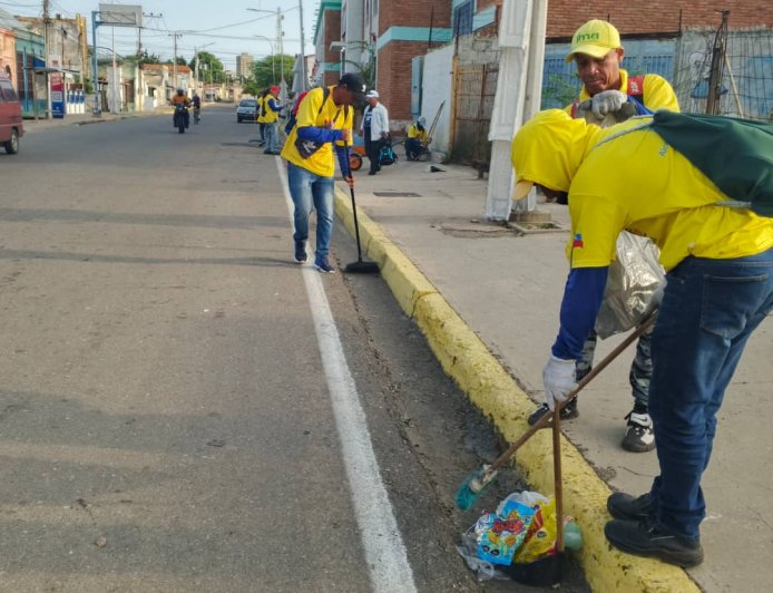 ¡Todo limpio después del Encendido!: Los ambientalistas también le dieron brillo a la ciudad
