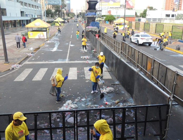 MARACAIBO: Alcaldía activó operativos de limpieza permanente en la feria.