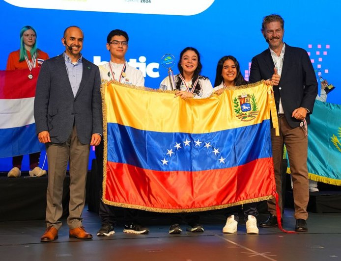    Equipo zuliano "Robotic Dreamers" a la Olimpiada Mundial de Robótica en Singapur 