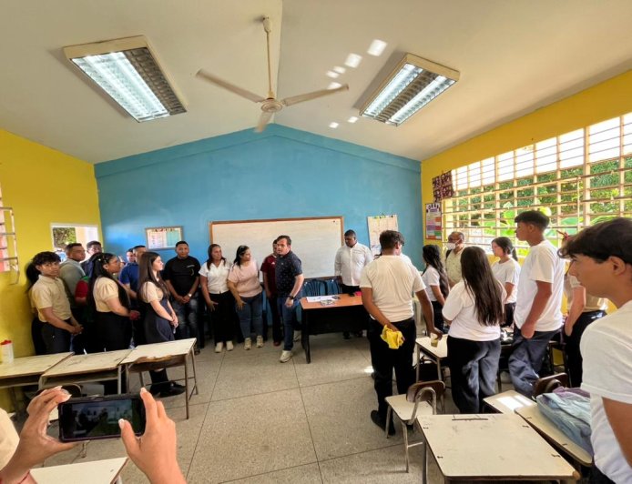 Juventud  marabina en consulta para creación de la Orden Estudiante Universitario “Eleazar Hernández”