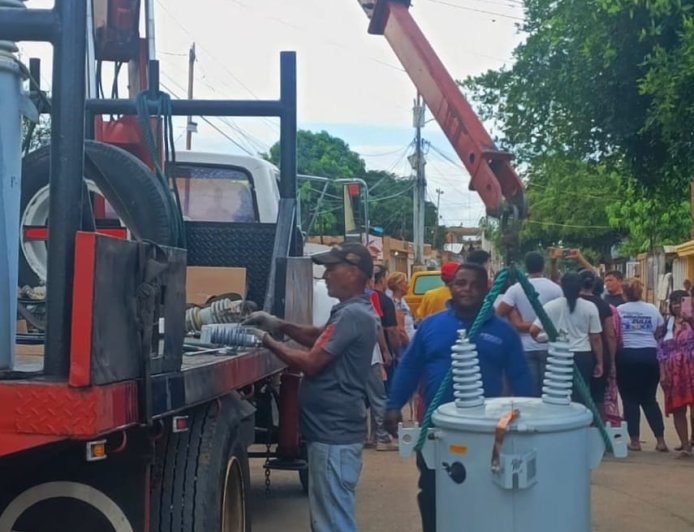 Arterias viales de Maracaibo Oeste salieron de la oscuridad: Gobernación las iluminó 