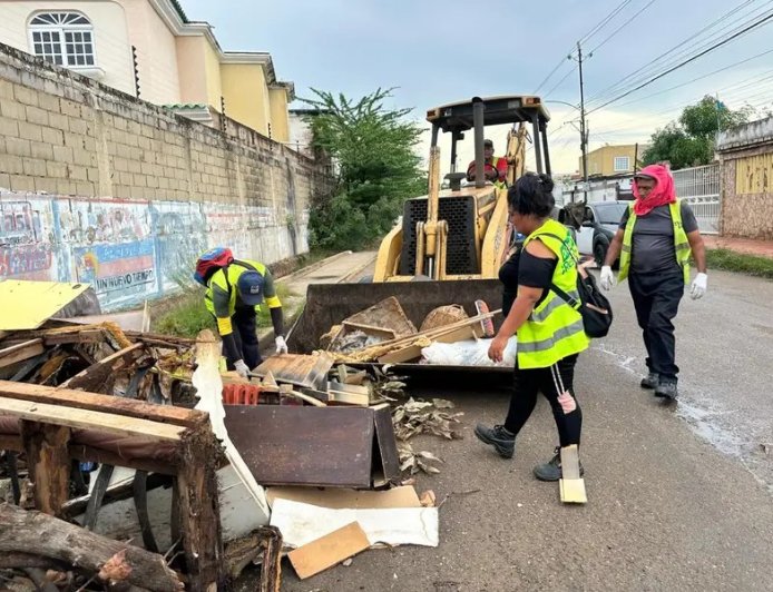 Operación ¡Saca tu cachivache! hizo de las suyas en el Barrio El Mamón B2 