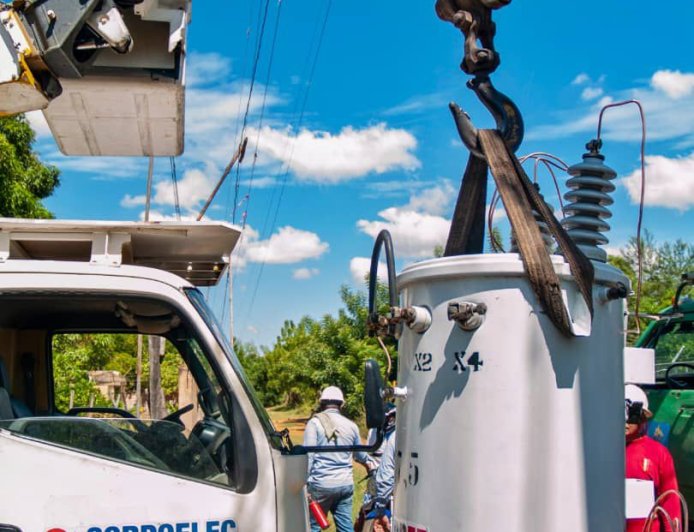 ¡RÉCORD¡: 250 transformadores ha instalado Luis Caldea en 15 días en el Zulia