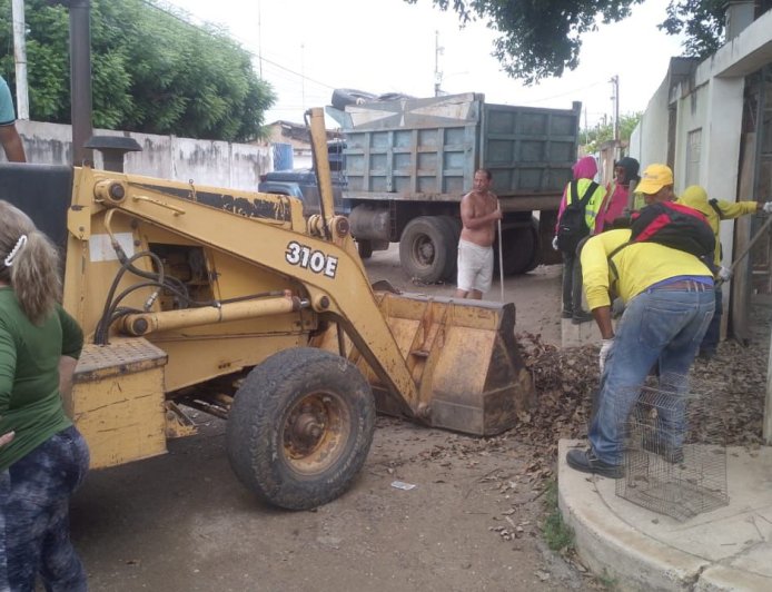 MARACAIBO: Alcaldía hizo arrase con ¡Saca tu Cachivache! en el sector 7 de Enero