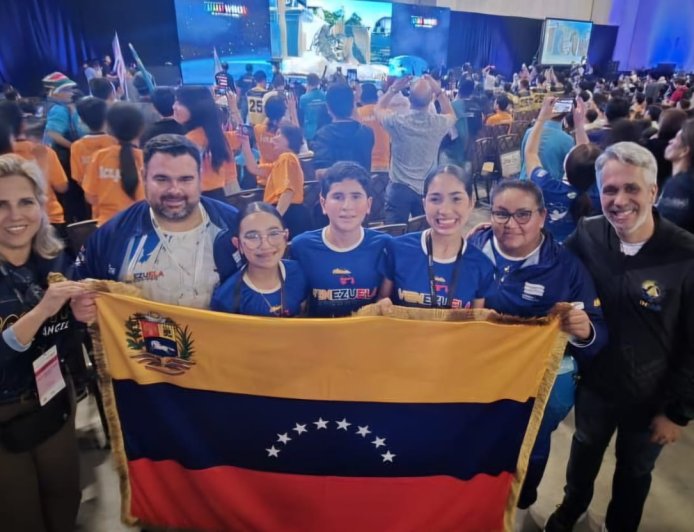 Zulia oro y plata en la Olimpiada Mundial de Robótica en Singapur 2025
