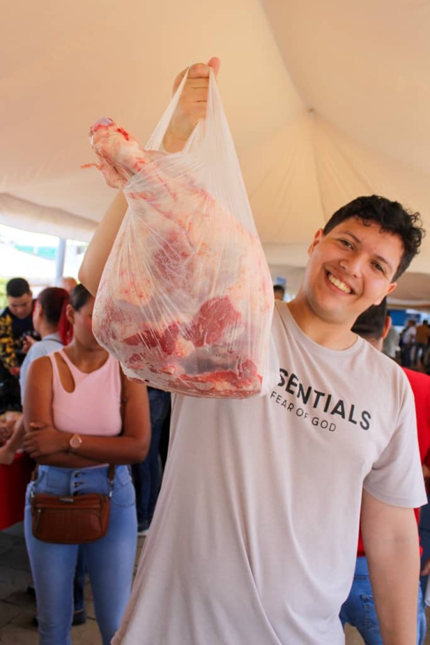 MERCADOS DE DI MARTINO: Perniles a montón y pronto los ingredientes para el pan de jamón 