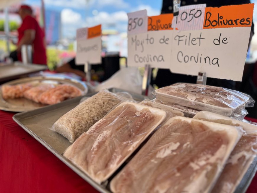 MERCADOS DE DI MARTINO: Perniles a montón y pronto los ingredientes para el pan de jamón 