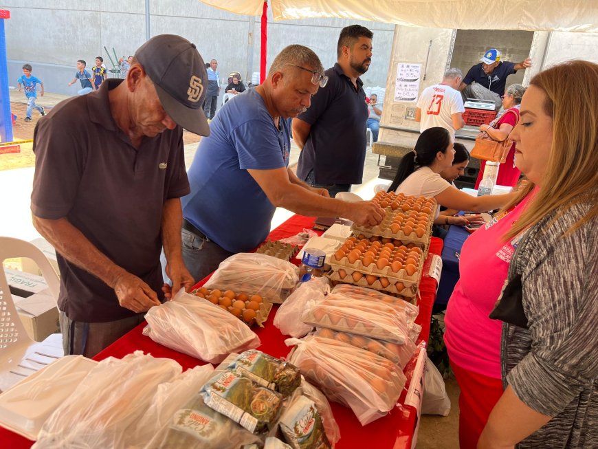 MERCADOS DE DI MARTINO: Perniles a montón y pronto los ingredientes para el pan de jamón 