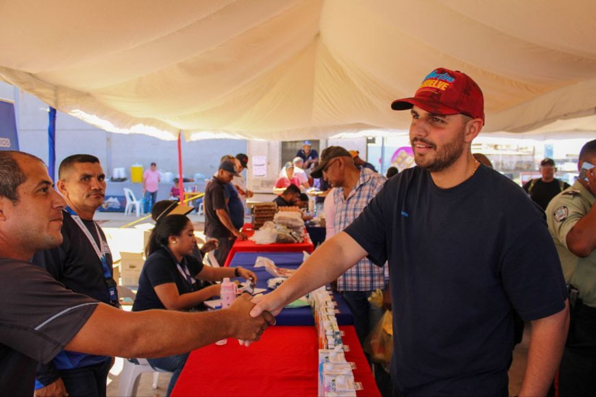 MERCADOS DE DI MARTINO: Perniles a montón y pronto los ingredientes para el pan de jamón 
