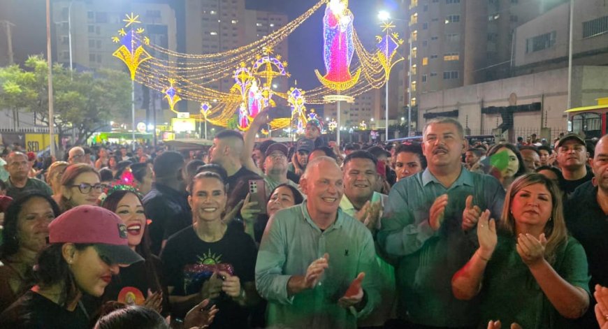 El titilar nocturno que alegra la ciudad: Marabinos colmaron Bella Vista en el encendido