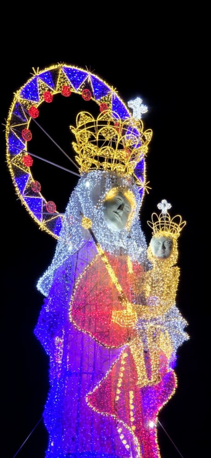 El titilar nocturno que alegra la ciudad: Marabinos colmaron Bella Vista en el encendido