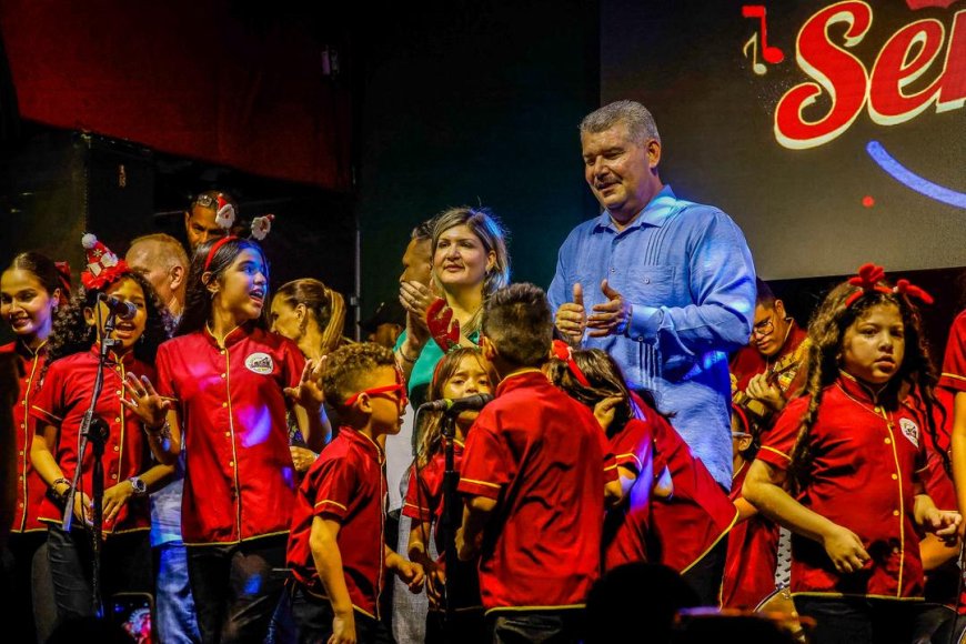 Luis Caldera y Di Martino caminaron junto a un pueblo feliz encendido de Bellavista