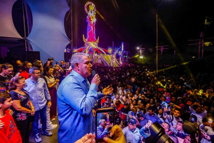 Luis Caldera y Di Martino caminaron junto a un pueblo feliz encendido de Bellavista