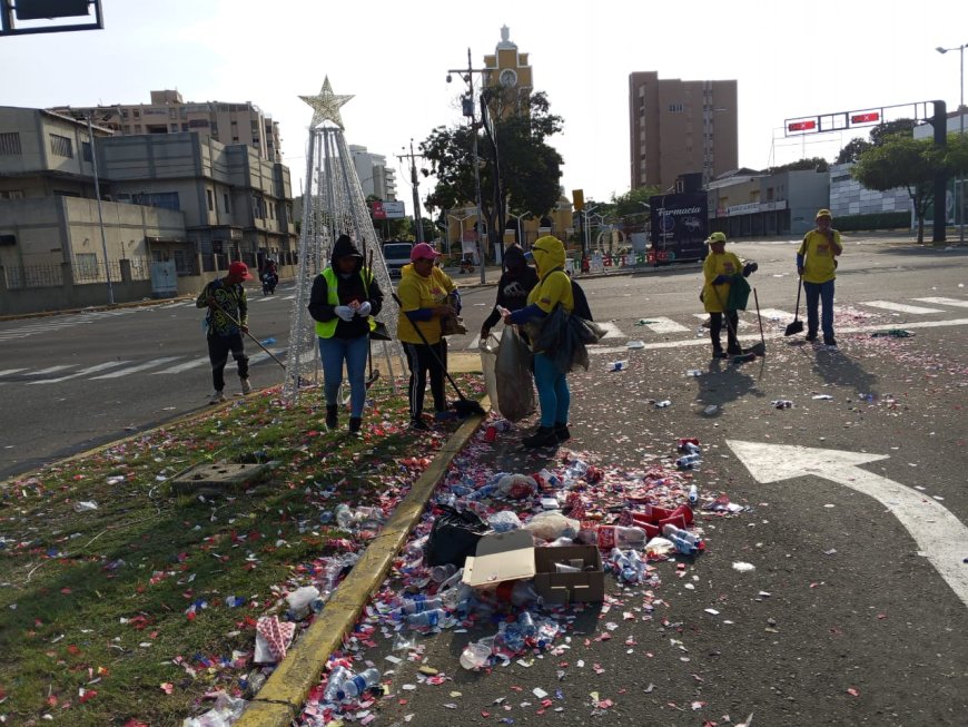 ¡Todo limpio después del Encendido!: Los ambientalistas también le dieron brillo a la ciudad