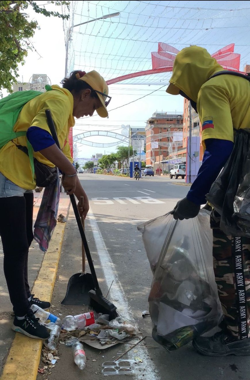 ¡Todo limpio después del Encendido!: Los ambientalistas también le dieron brillo a la ciudad