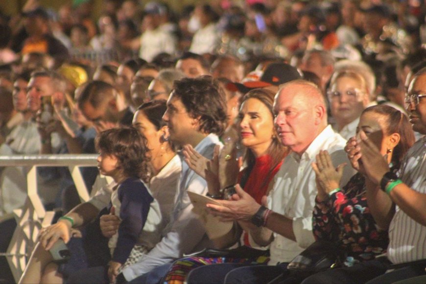 DRONES Y GAITERITOS: En un homnaje lleno de santidad, el pueblo disfrutó el esplendor del cielo marabino