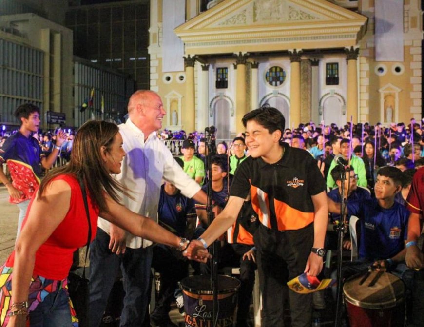 DRONES Y GAITERITOS: En un homnaje lleno de santidad, el pueblo disfrutó el esplendor del cielo marabino