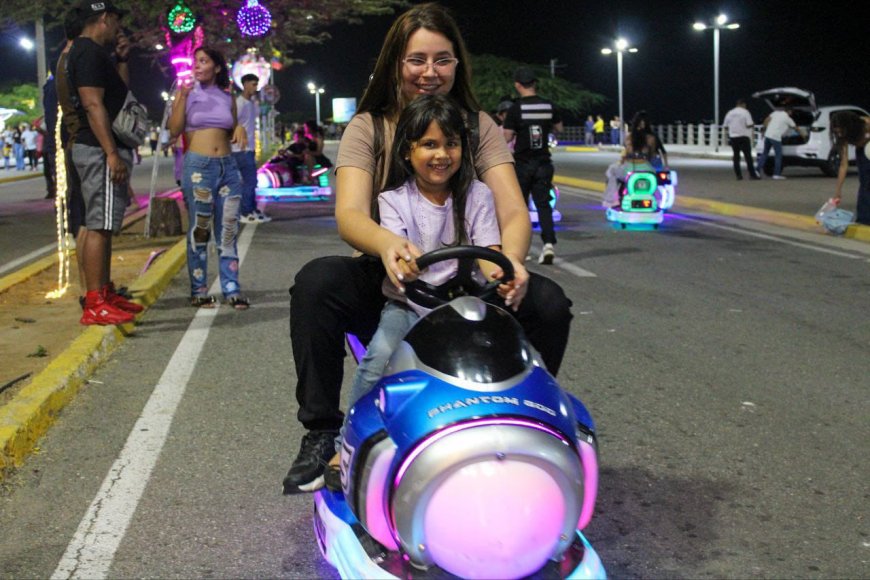 16 años después, el encendido navideño volvió a brillar en la Vereda del Lago