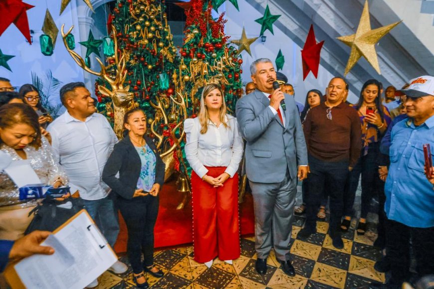 Gaitas, luces y alegría desbordaron la Casa del Pueblo con el Encendido de Navidad
