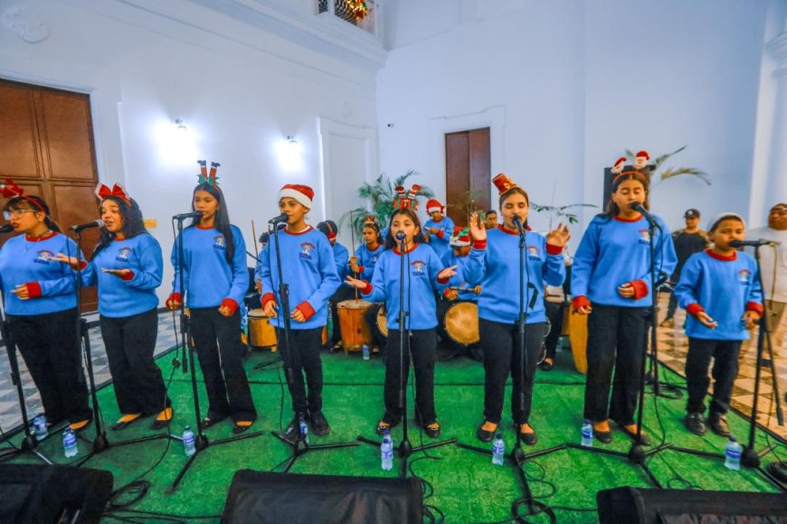 Gaitas, luces y alegría desbordaron la Casa del Pueblo con el Encendido de Navidad