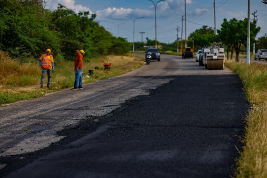 Plan Integral Soluciones para los Zulianos llegó a Santa Rita con 4.000 toneladas de asfalto