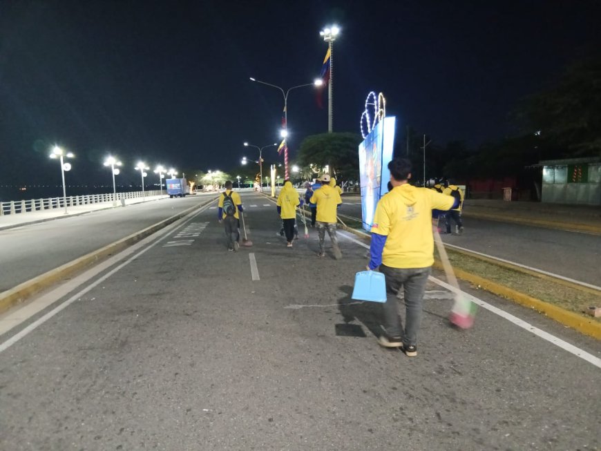 MARACAIBO: Alcaldía activó operativos de limpieza permanente en la feria.