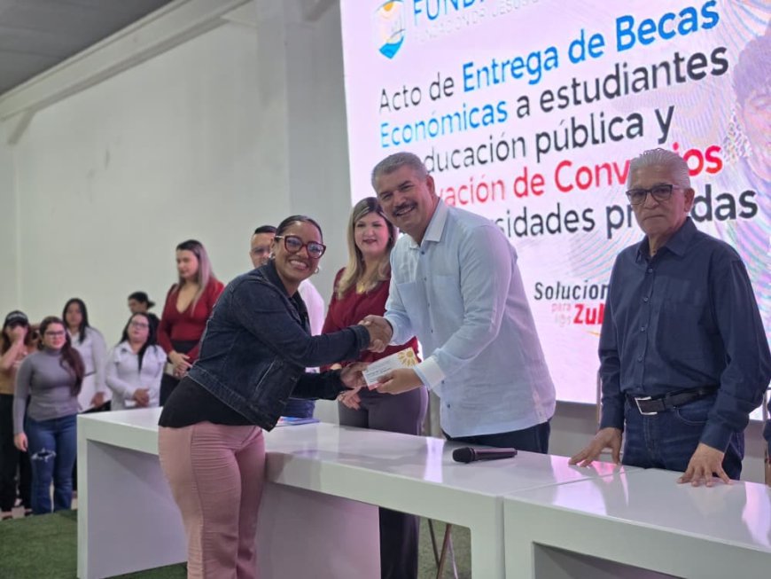 Entrega de 500 becas y convenio con universidades: Gobernación celebró Día del Estudiante Universitario
