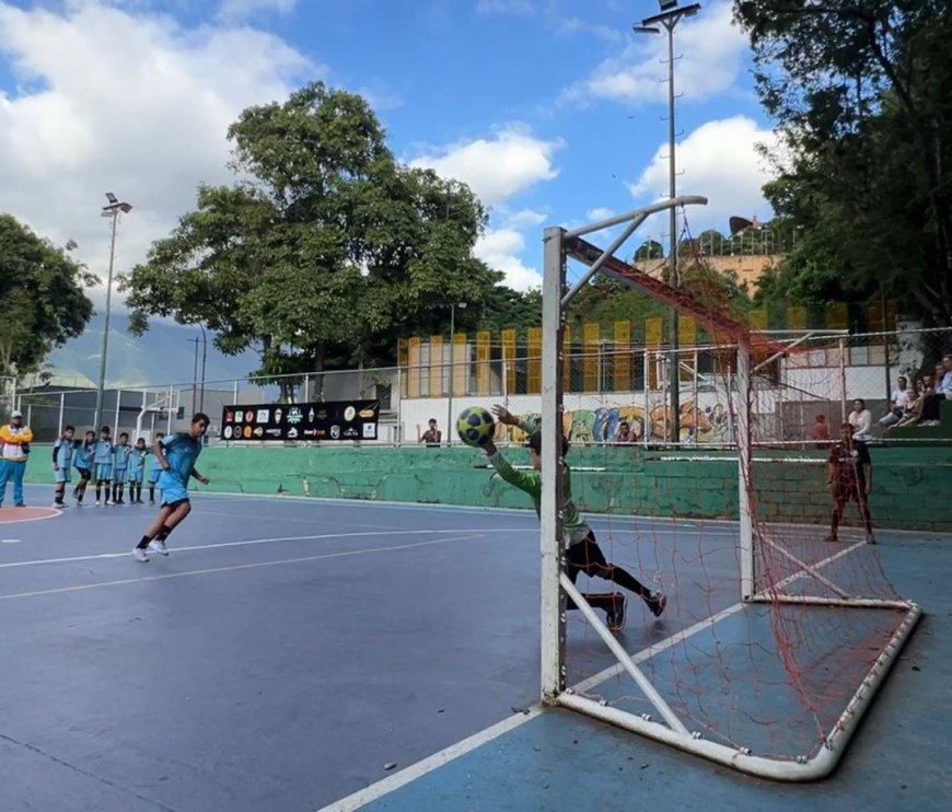 FUTSAL EN LA CONCHA:  Centro Portugués pasó a la final en tres categorías