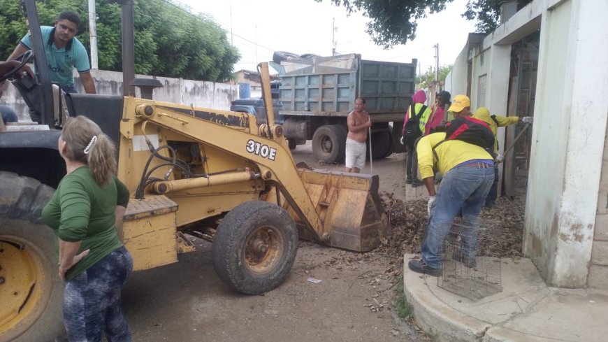 MARACAIBO: Alcaldía hizo arrase con ¡Saca tu Cachivache! en el sector 7 de Enero