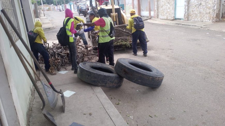 MARACAIBO: Alcaldía hizo arrase con ¡Saca tu Cachivache! en el sector 7 de Enero