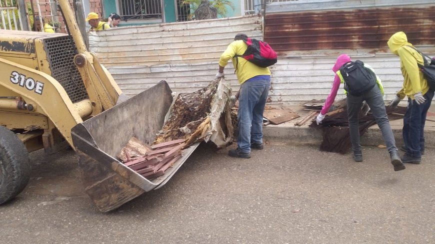 MARACAIBO: Alcaldía hizo arrase con ¡Saca tu Cachivache! en el sector 7 de Enero
