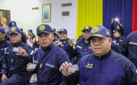 Alcalde Di Martino entregó 719 tarjetas con bono especial para funcionarios de Polimaracaibo
