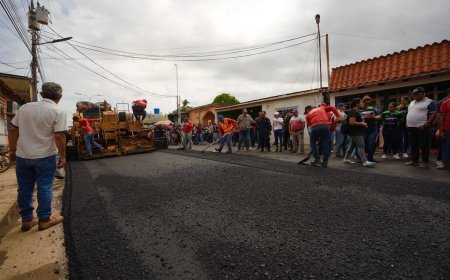 Asfaltado, alumbrado y transformadores llevó gobernador Caldera en gira por Sur del Lago