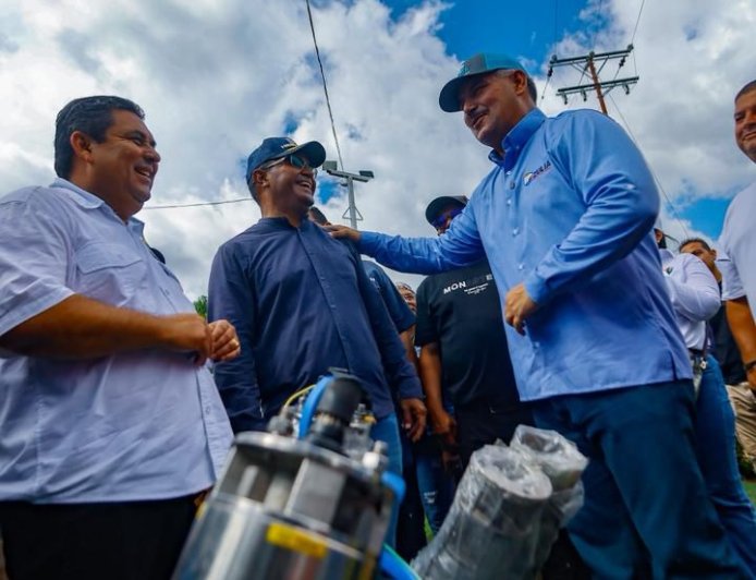 BARALT: Entregan equipos autosumergibles para activar pozos en Estación de Bombeo La Leona