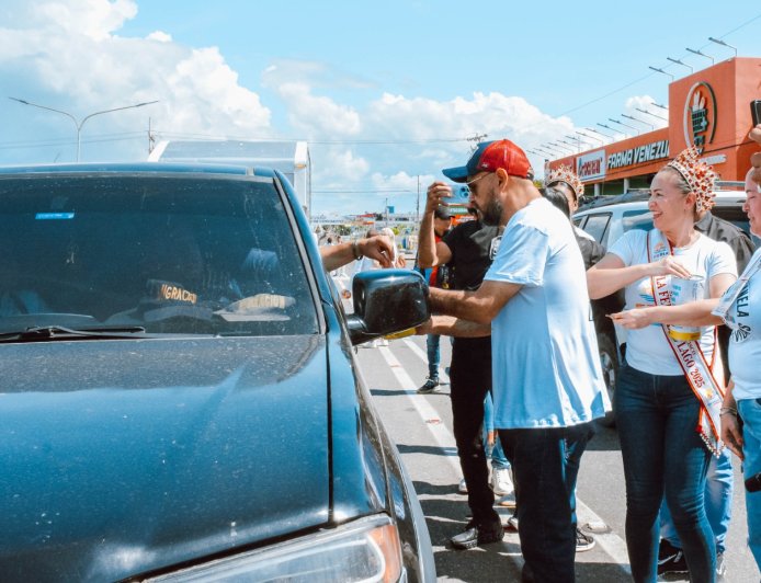 Alcalde Héctor Soto y primera dama Hillary Soto en Potazo de Fundanica Zulia
