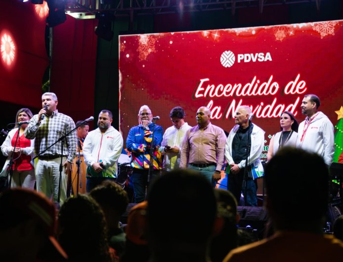 Alcaldía y Gobernación presentes en el gran encendido de la Navidad en las torres petroleras