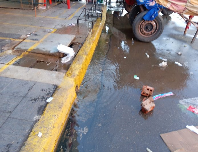 Casco Central de Maracaibo: Brotó río de agua potable del centro comercial San Felipe