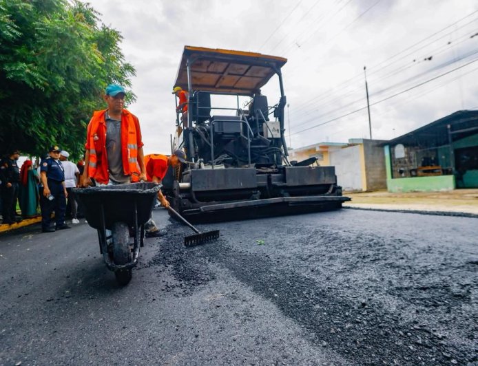 Gira de trabajo en Sucre del gobernador Caldera incluyó salud, asfaltado y educación