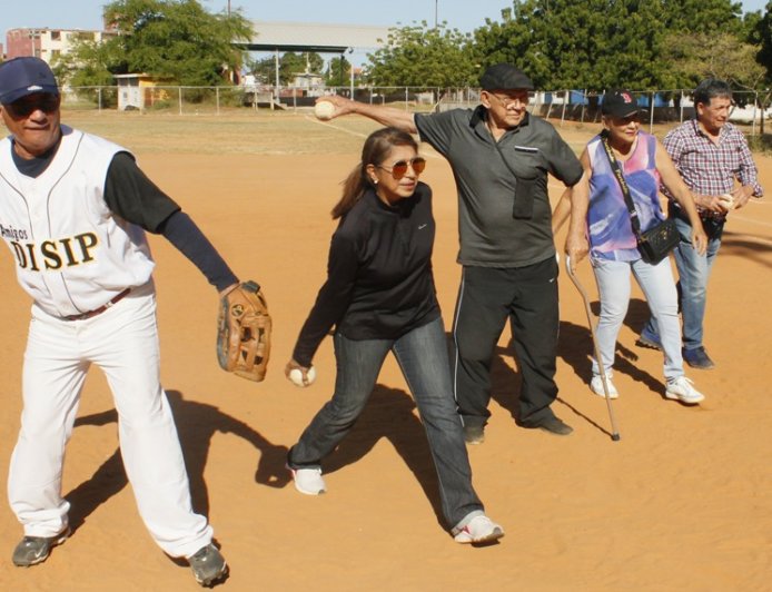 Empate en primero del "Caimanazo" Navideño de softbol