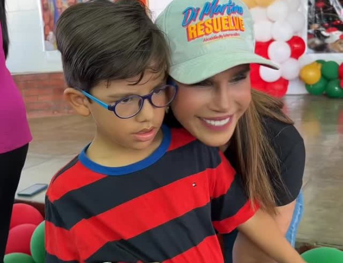 Ana Clara de Di Martino: Que la luz de la Navidad ilumine los hogares marabinos con paz y unión 