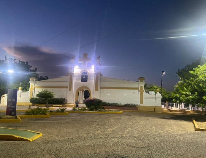 MARACAIBO: La Alcaldía iluminó el Cementerio San José