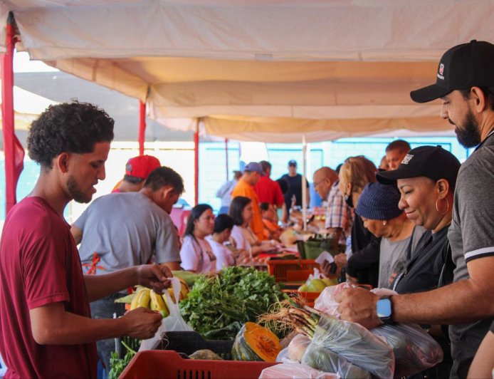 DI MARTINO gestionó 210 toneladas de alimentos, 100 mil familias atendidas y 26 mercados en 4 meses