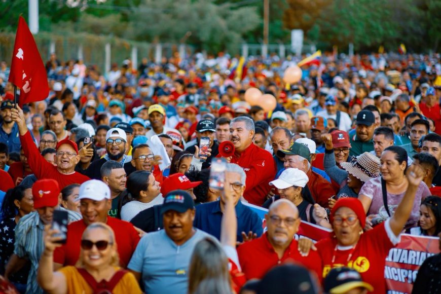 ZULIA: Juramentados 5.879 Comandos de Comunidades Bolivarianos Integrales