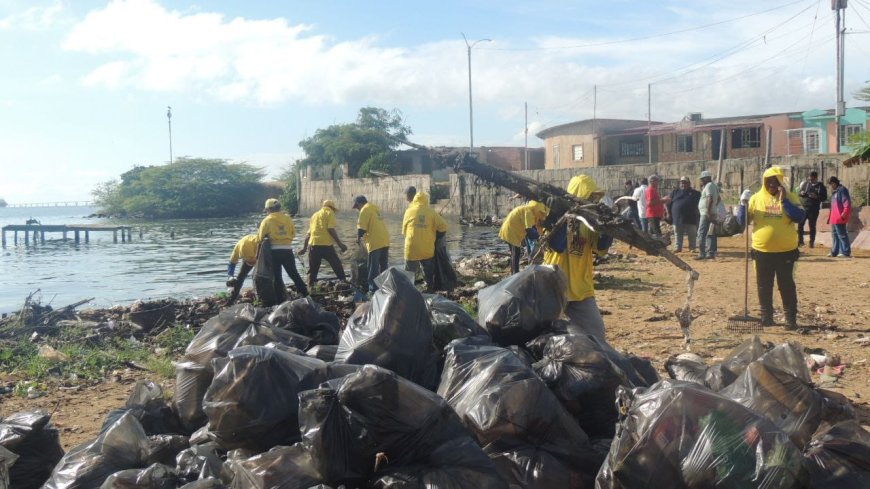 Limpiando playa Macuto celebró el IMA su aniversario