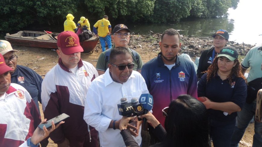 Limpiando playa Macuto celebró el IMA su aniversario