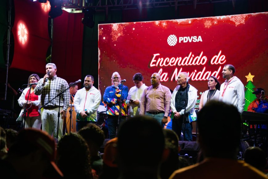 Alcaldía y Gobernación presentes en el gran encendido de la Navidad en las torres petroleras