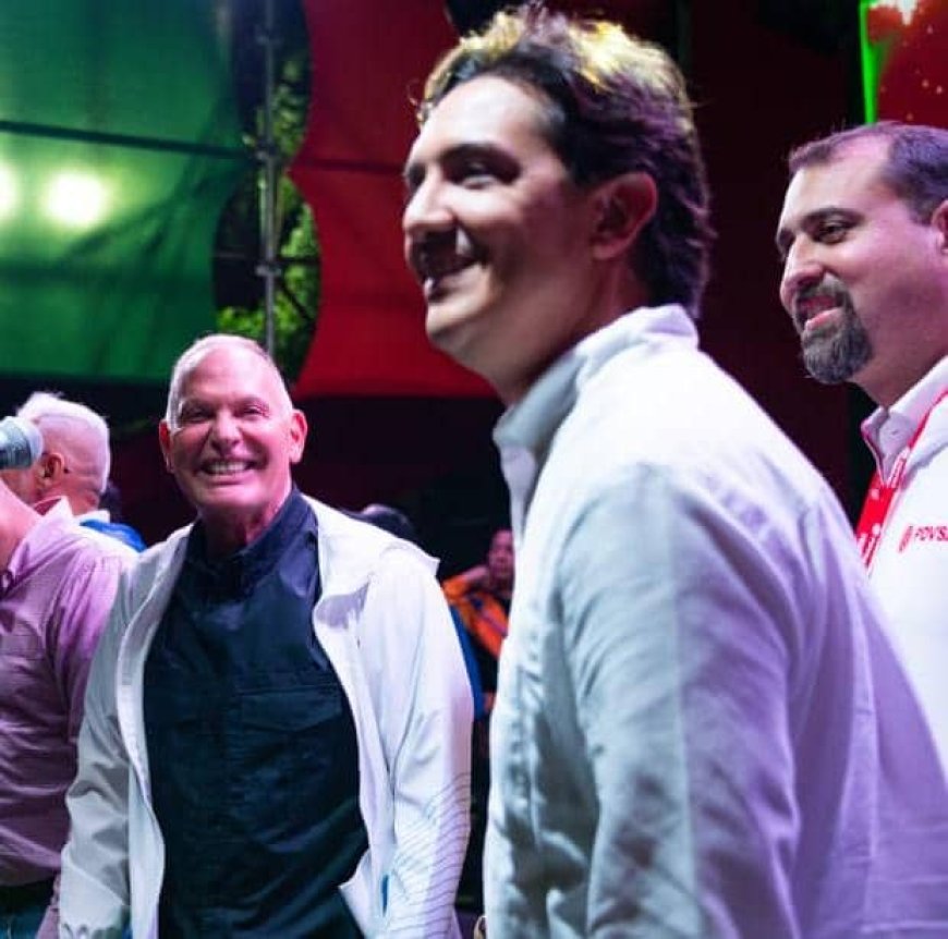 Alcaldía y Gobernación presentes en el gran encendido de la Navidad en las torres petroleras